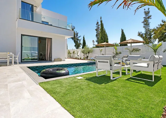 Clio - 3bed En-suite With Private Pool 别墅 帕拉利米尼