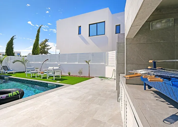 Clio - 3bed En-suite With Private Pool 别墅 帕拉利米尼