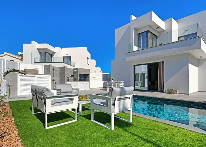 Clio - 3bed En-suite With Private Pool * 帕拉利米尼