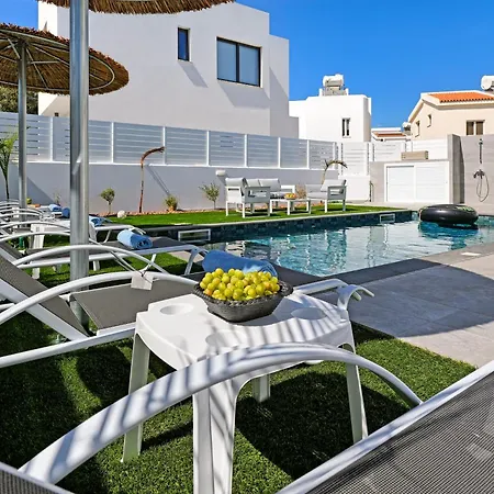 Vilă Clio - 3bed En-suite With Private Pool